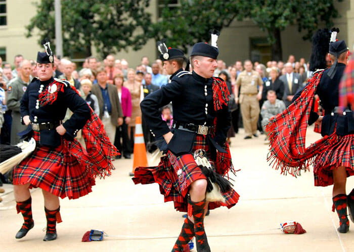 scottish traditional dress