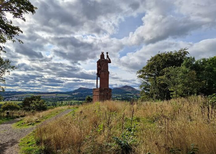 How Tall Was William Wallace? Unveiling a Scottish Legend